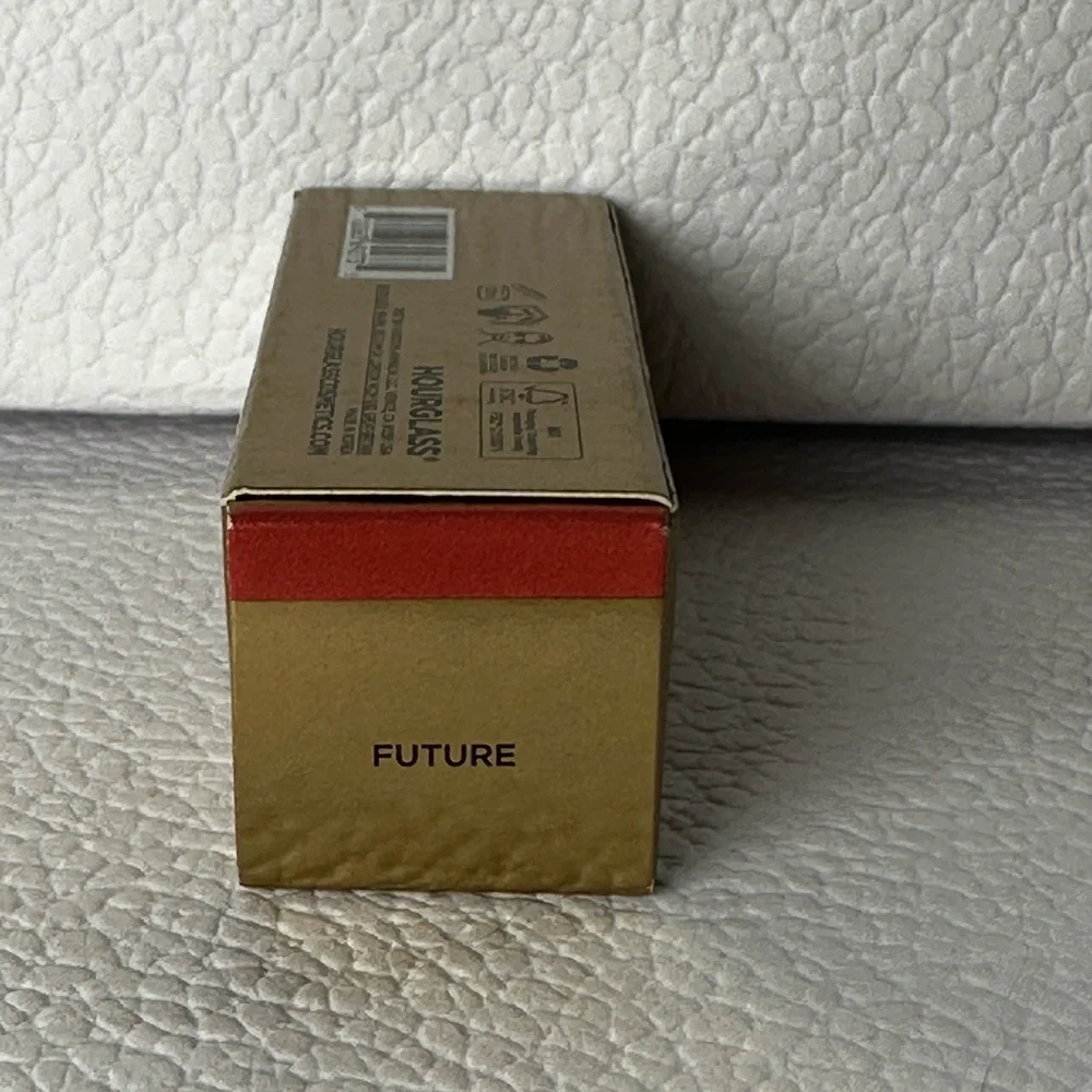 🆕 HOURGLASS - Unreal Liquid Blush in Color: Future (Warm Coral) NIB